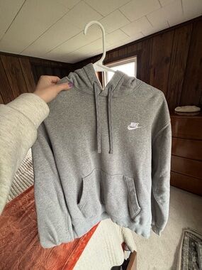 Nike Men’s Light Gray Crewneck Hoodie Sweatshirt